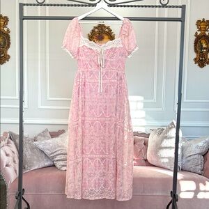 NWOT FLORAL MIDI DRESS SIZE LARGE WITH LACE TRIM